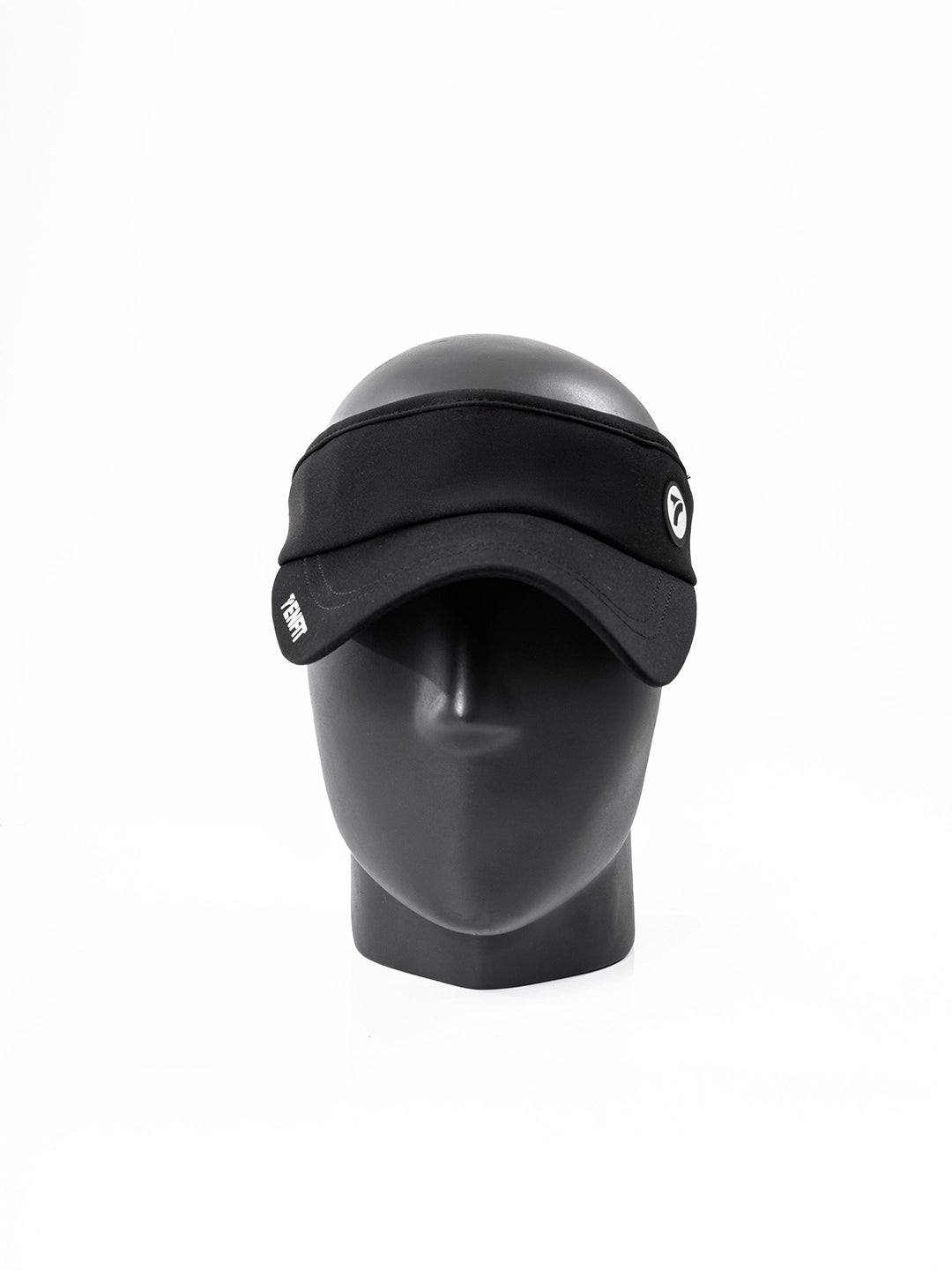 Visera deportiva negra AYRA frente running TENFIT Colombia