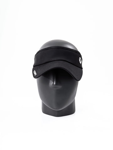 Visera deportiva negra AYRA frente running TENFIT Colombia