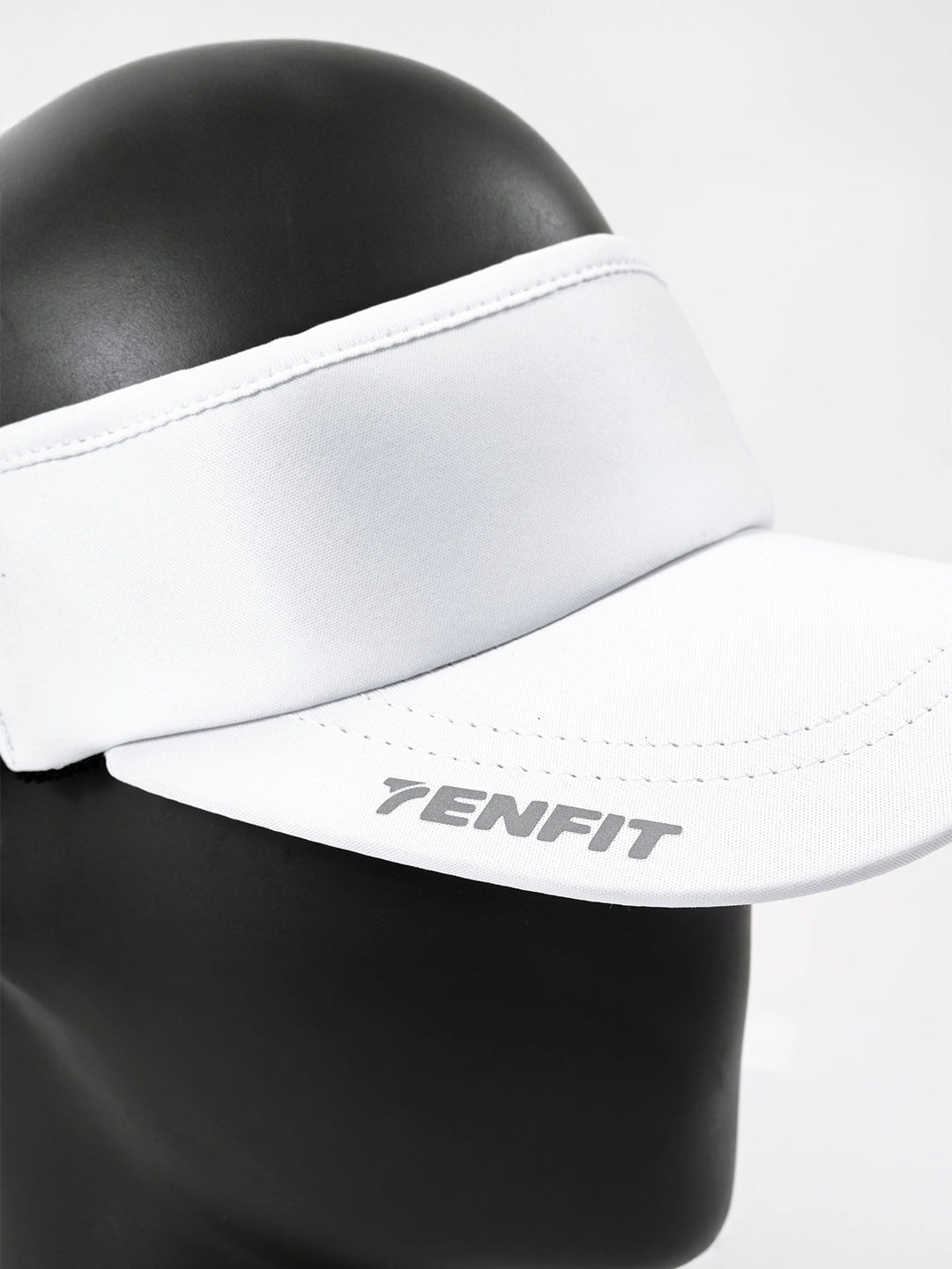 Detalle banda absorbente visera blanca AYRA TENFIT